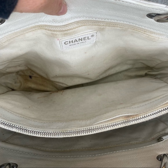 ❤️Sold Caviar Quilted Grand Shopping Tote GST White - Picture 14 of 15